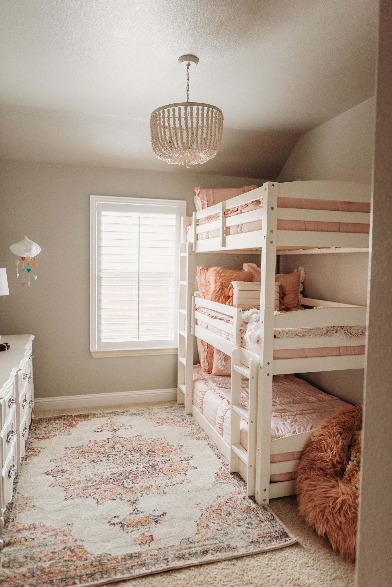 light colored room design with aesthetic bunk beds