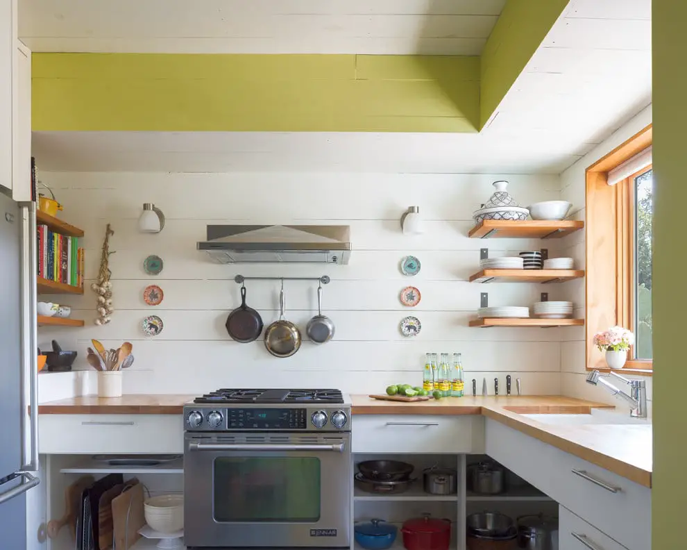 small kitchen no pantry