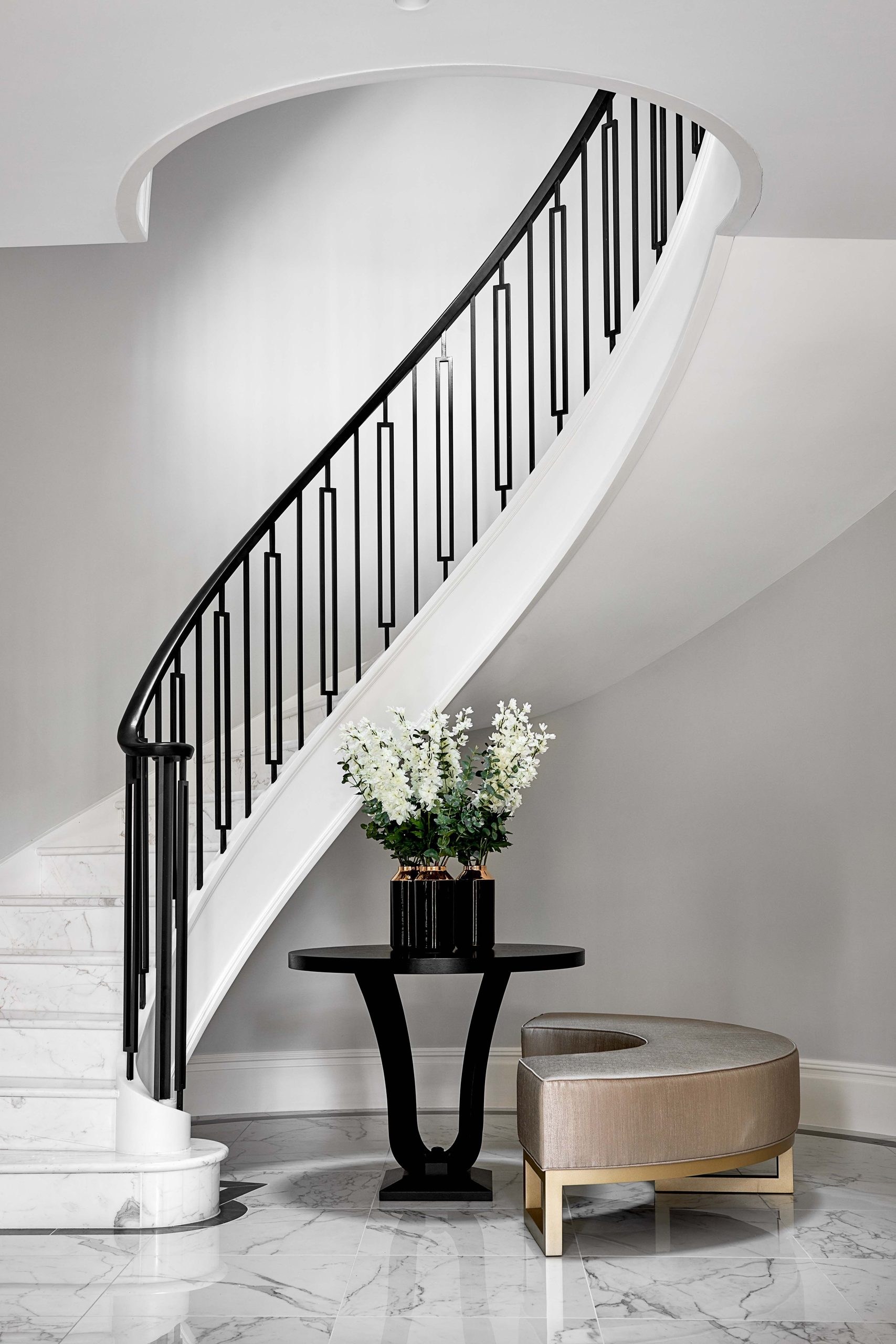 How to Decorate a Curved Wall Entry - Curved Wall Decor Ideas