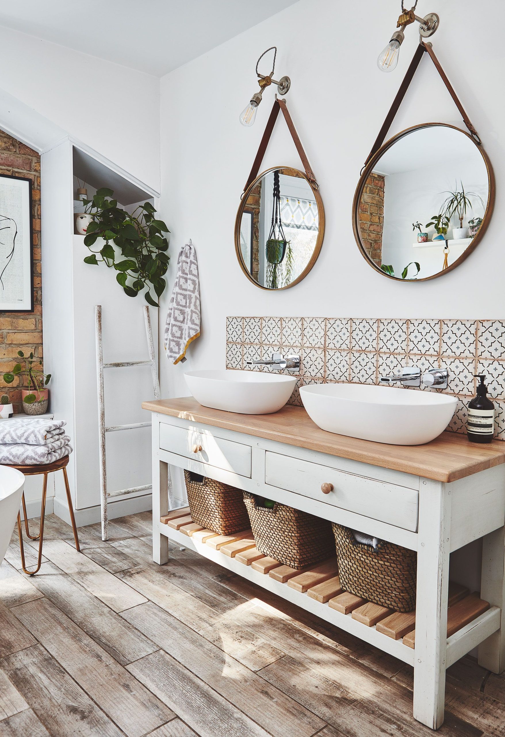 How to Decorate Bathroom Counter – 18 Decor Ideas