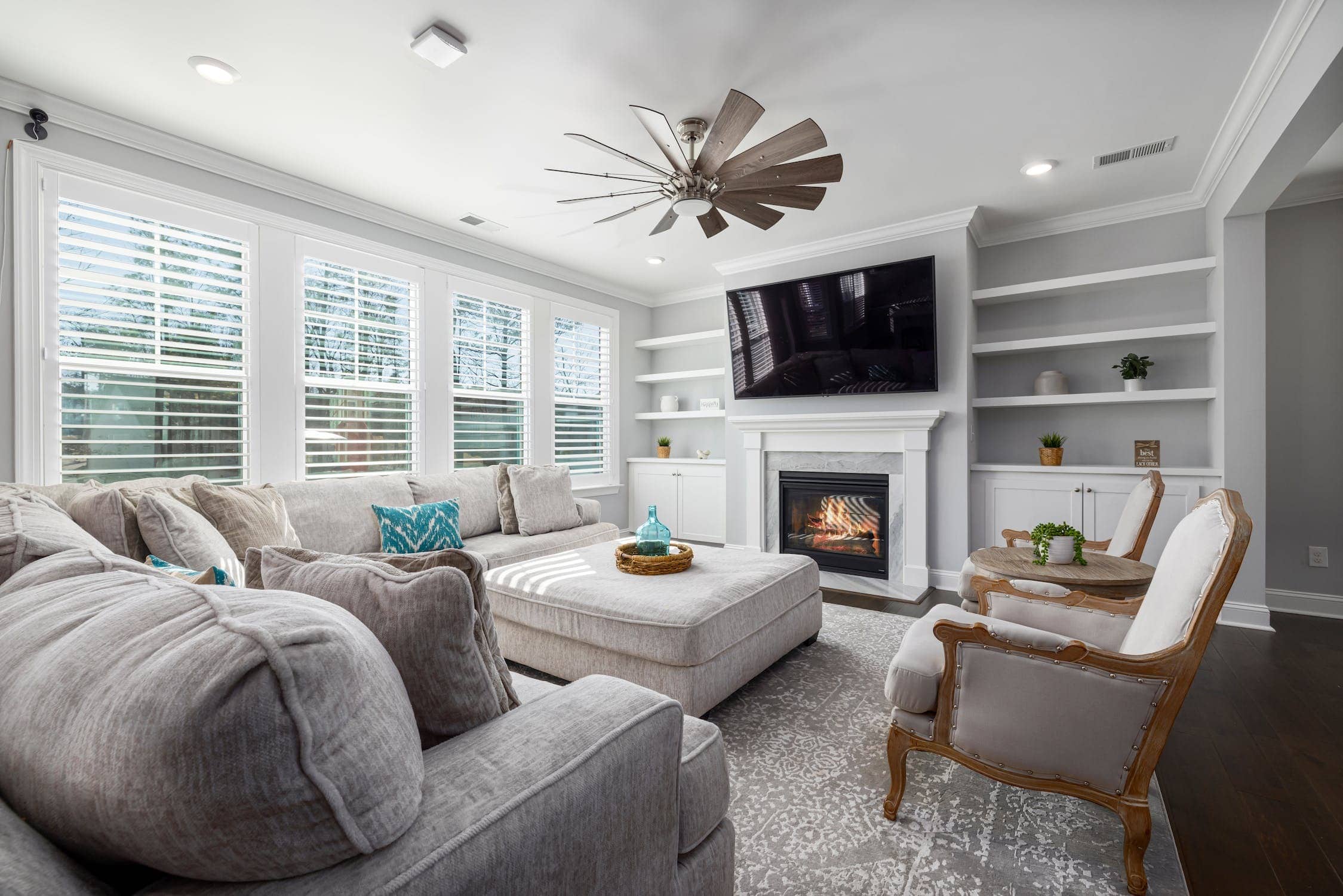 Arrange Living Room Furniture According to their Function – Sofas and Chairs