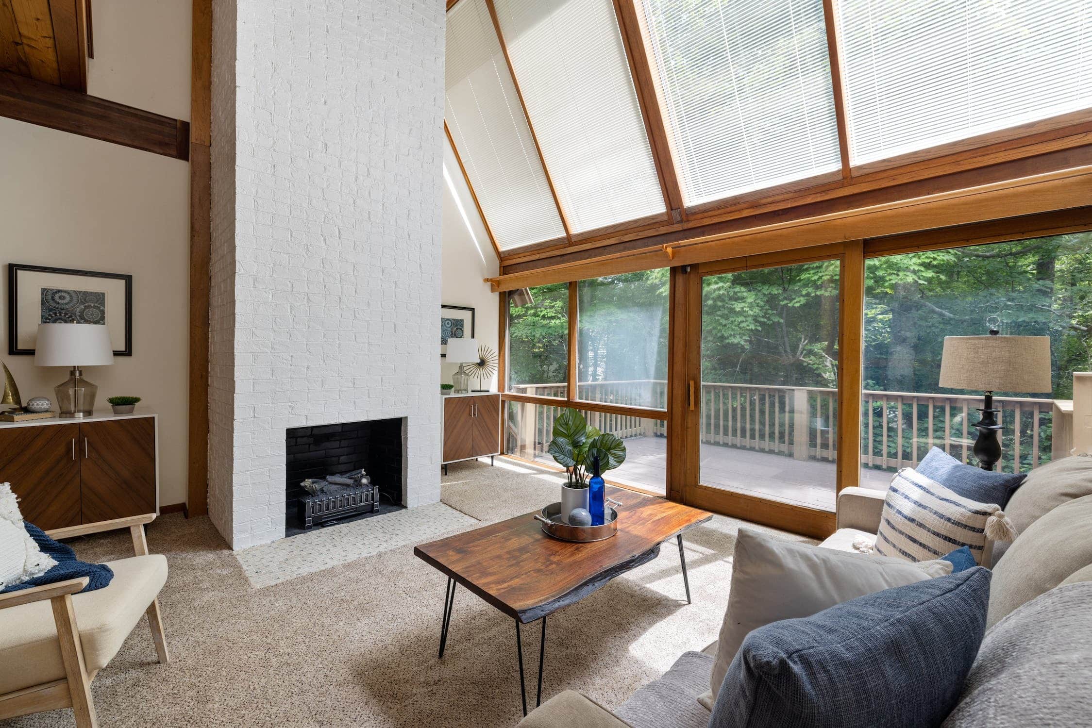 How to Arrange Living Room Furniture with Fireplace and TV