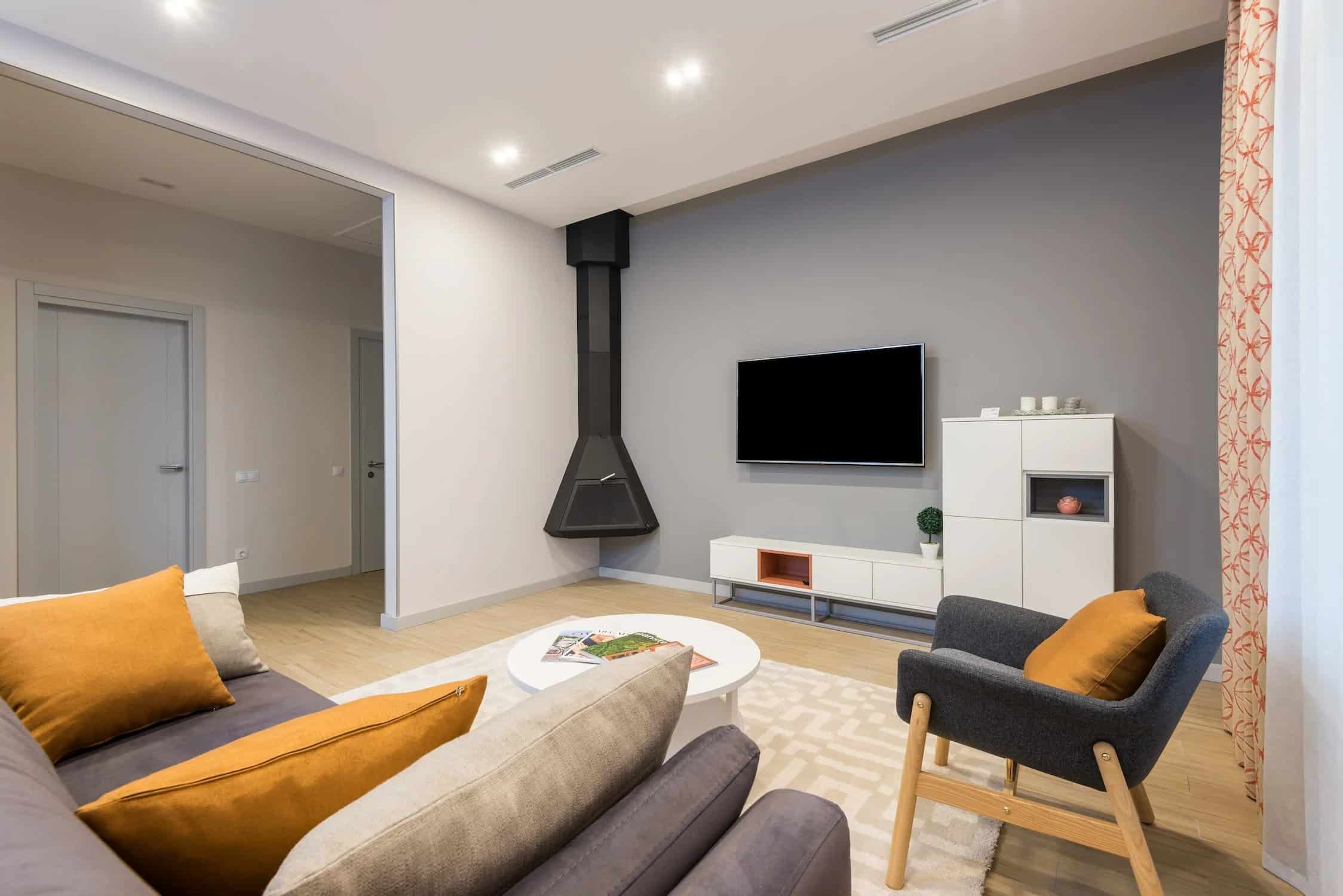 How to Arrange Living Room Furniture with Fireplace and TV - photo 2