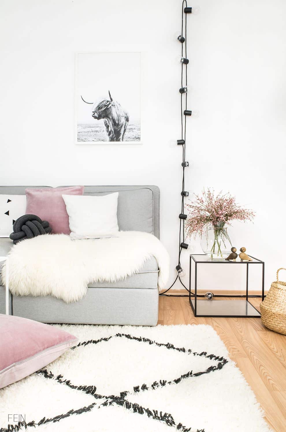 Decorate and Arrange Your Furniture in an Inviting Way