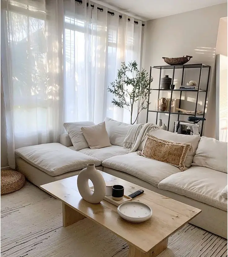 Gray and Cream: Using a light gray with beige tiles creates an elegant and classic atmosphere.