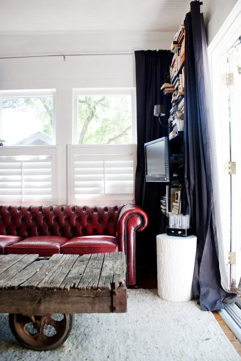How to Decorate around a Burgundy Leather Sofa - 10 Ideas