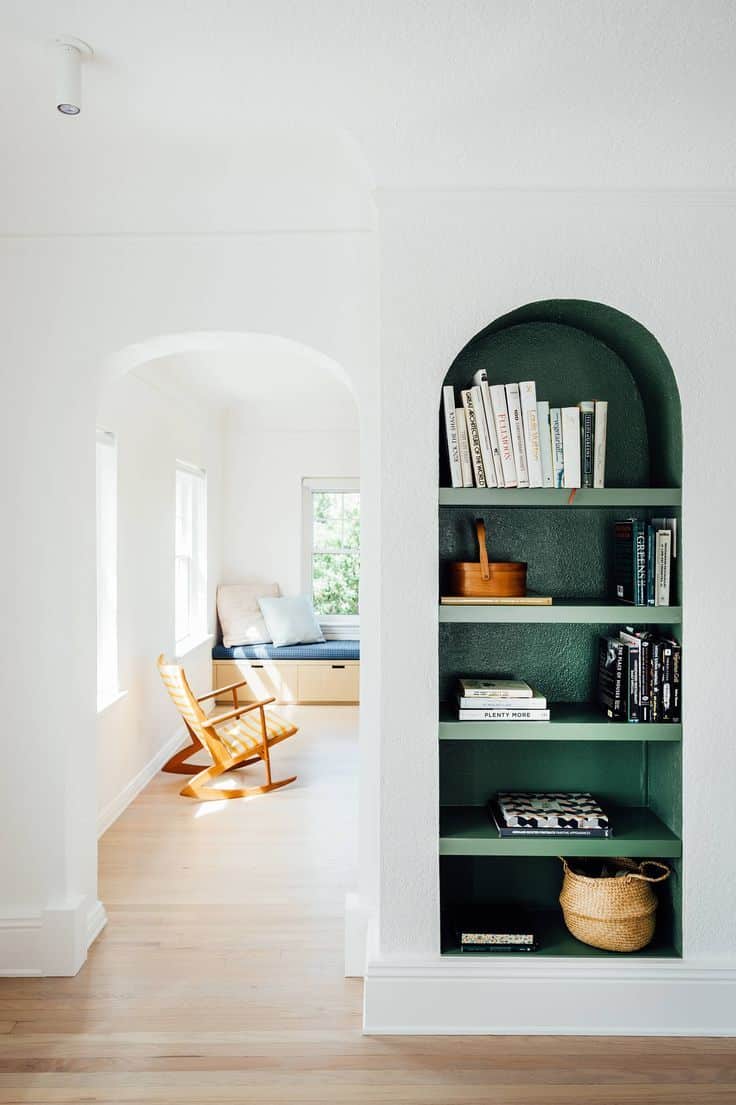 Display collections of items such as books, sculptures, and antique curios to make the niche more interesting.