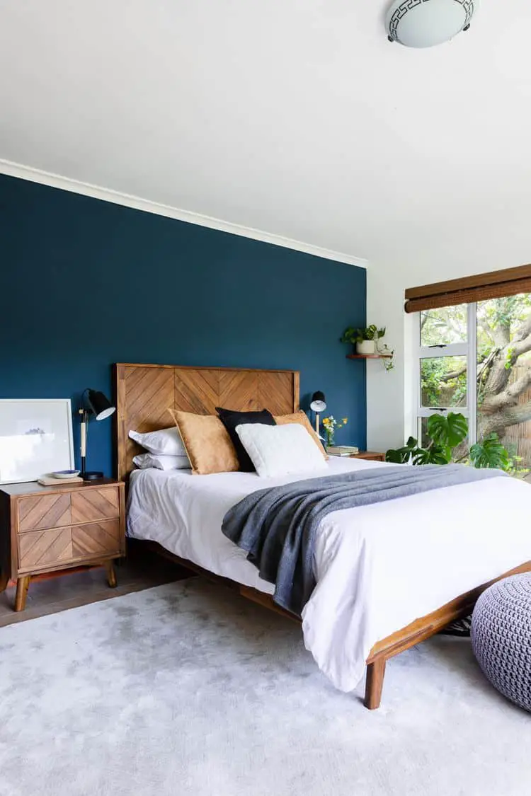 Navy blue and dark wood colors create a regal and luxurious look.