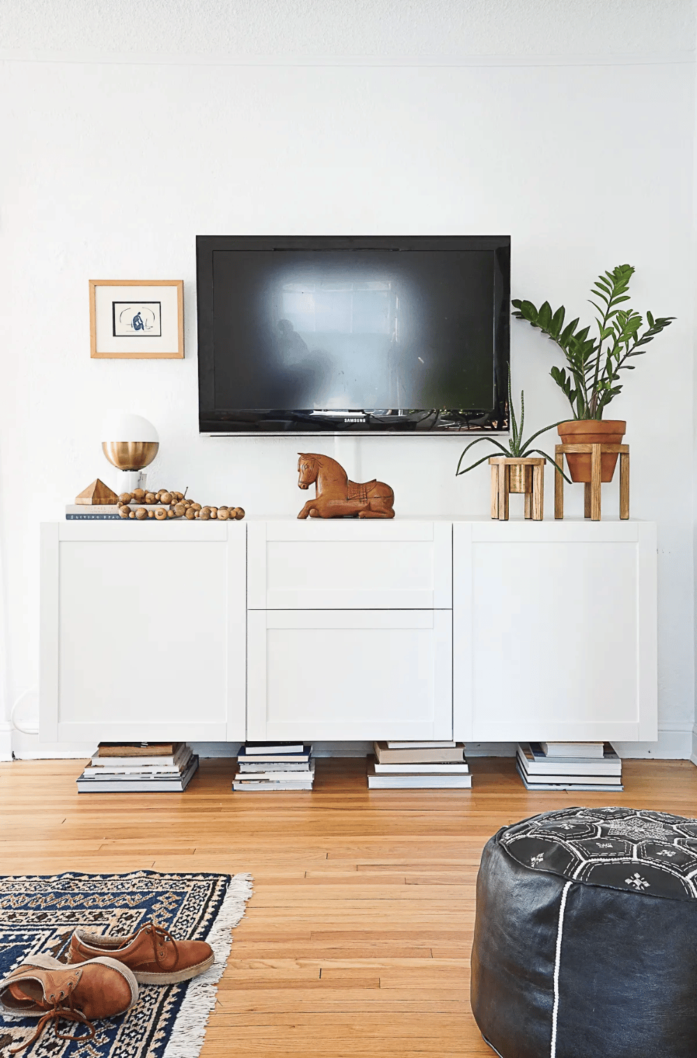 How to Decorate a TV Console – 10 TV Stand Decor Ideas