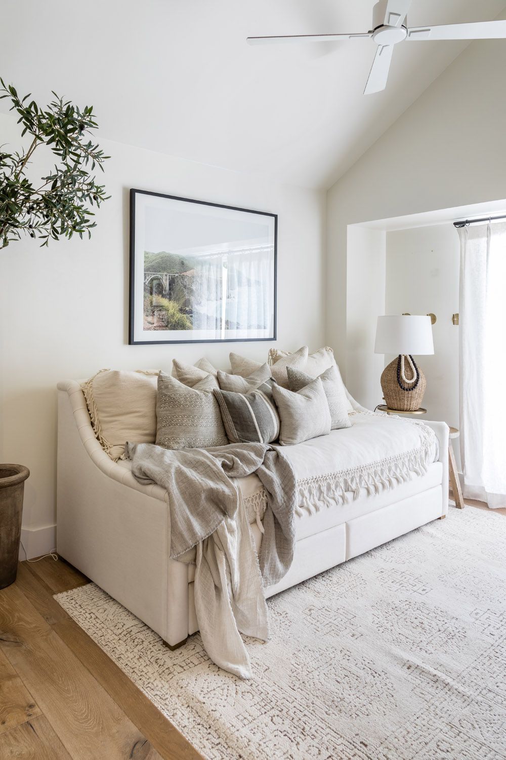 Affordable – Daybeds are generally more affordable than traditional beds, making them an excellent choice if you’re on a…