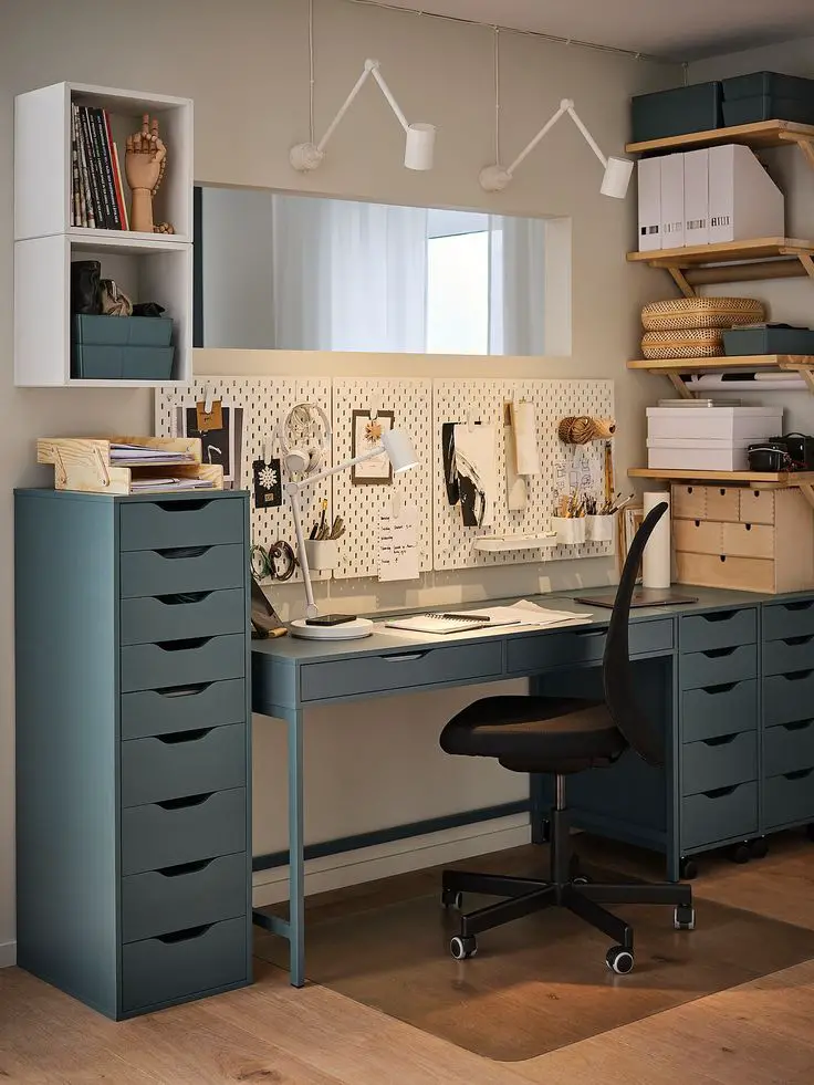 Choose decorations that bring in light, such as mirrors and reflective objects.