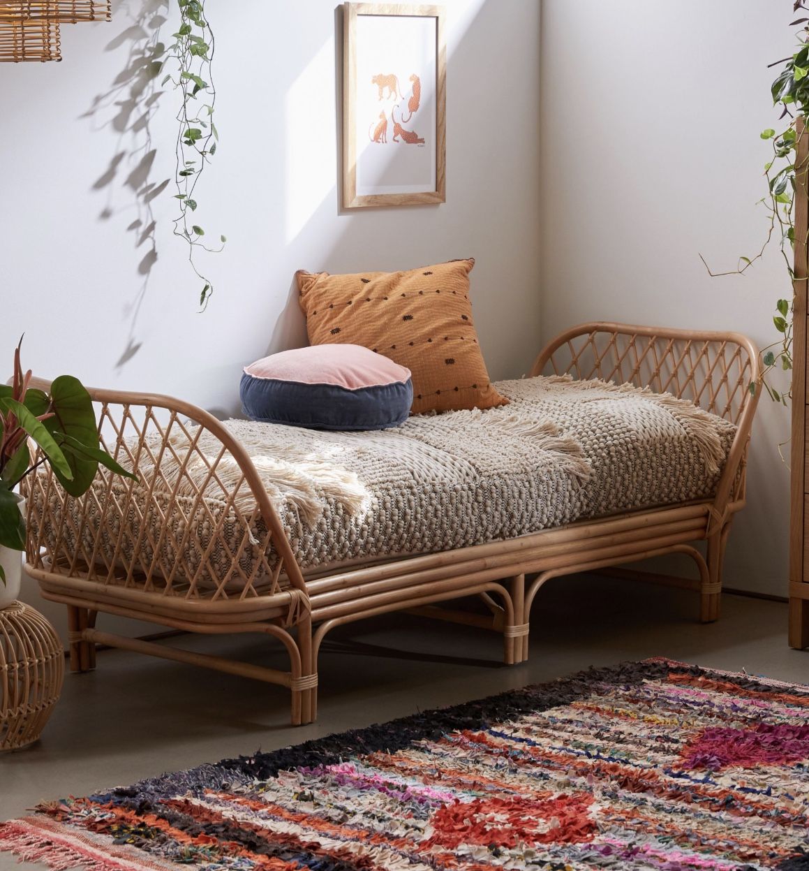Variety of Sizes – Daybeds come in all sizes, from twin to king, so you can find one that fits your needs perfectly.