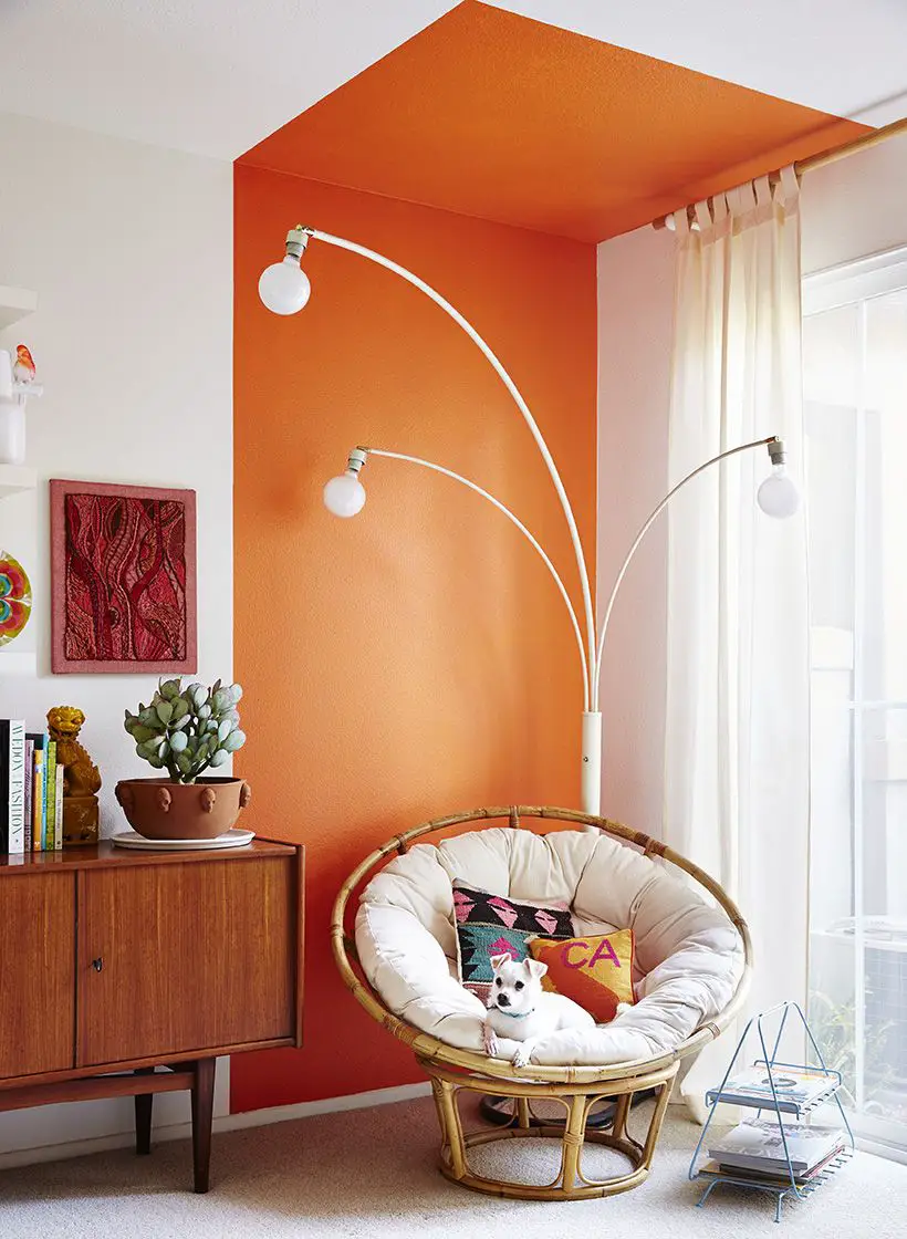 Complimenting and Contrasting: Balancing Surrounding Items with the Focal Point