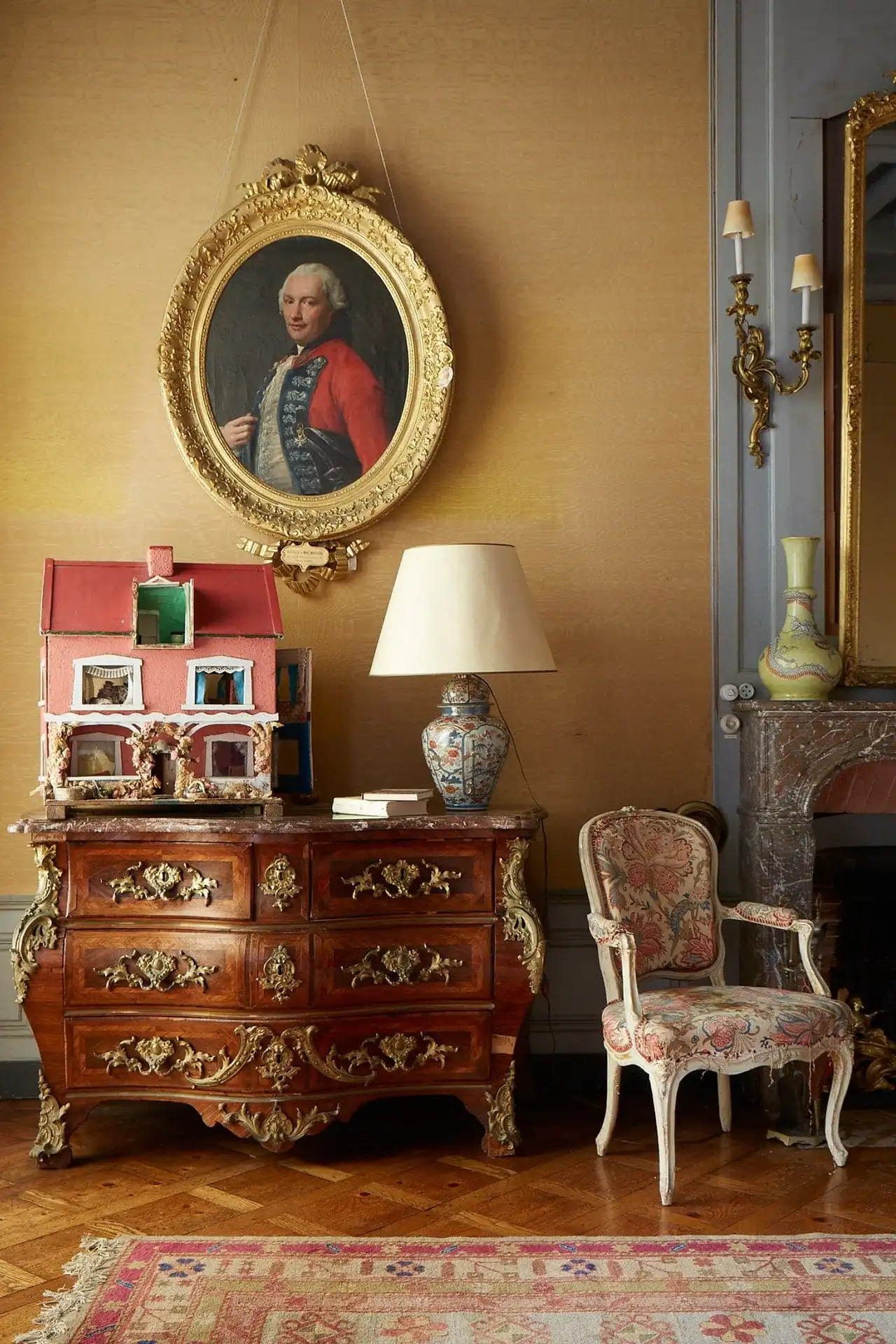 Colonial Charm: 10 Tips for Designing a Traditional Style Room