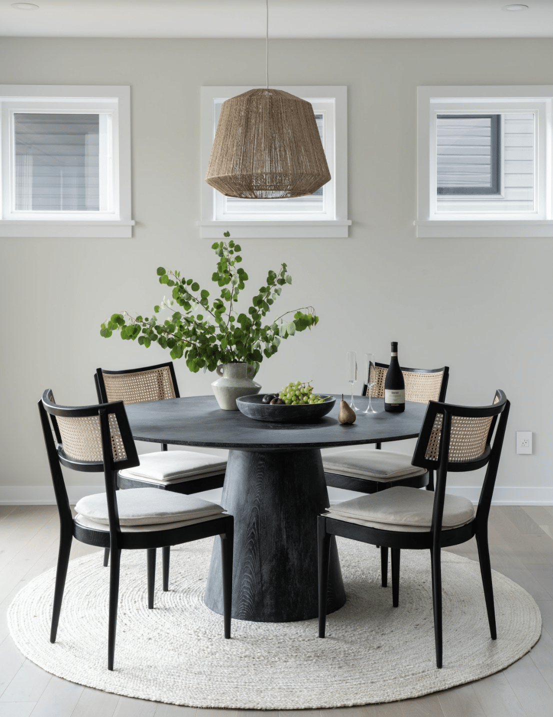 The Power of Symmetry: Repeating Elements for a Balanced Interior Design