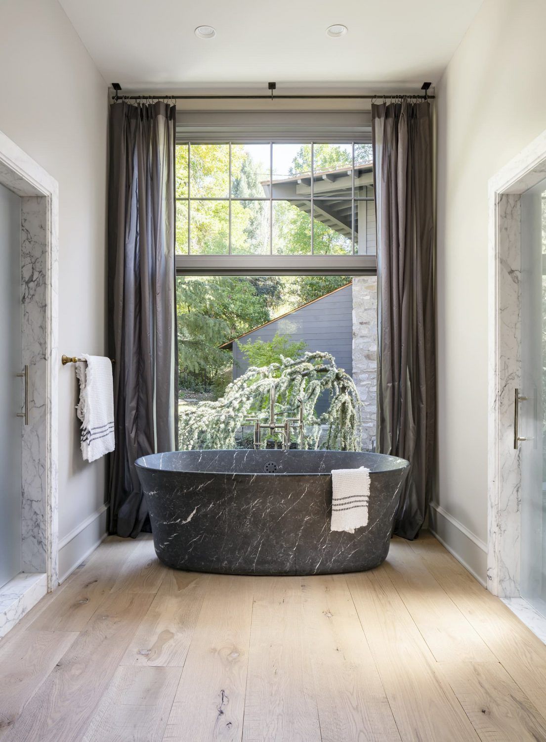 What are the main advantages of doing laundry in a bathtub compared to using a washing machine?