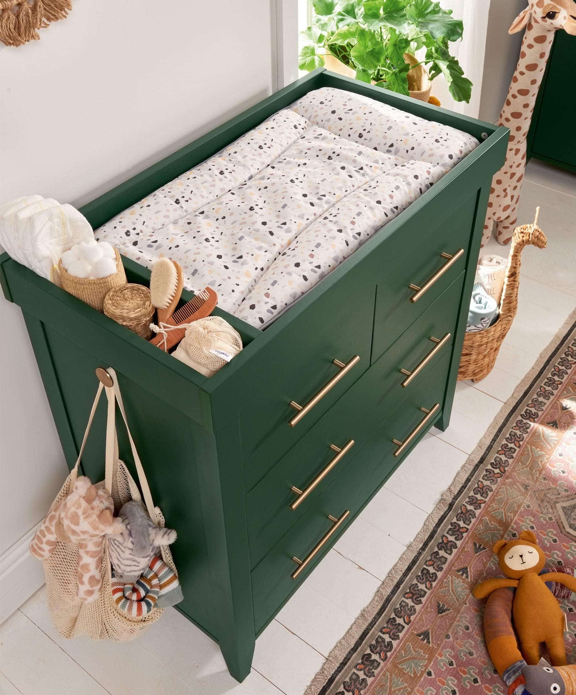 Practical Solutions: How to Organize Baby Dresser Changing Table for Efficient Diaper Changes