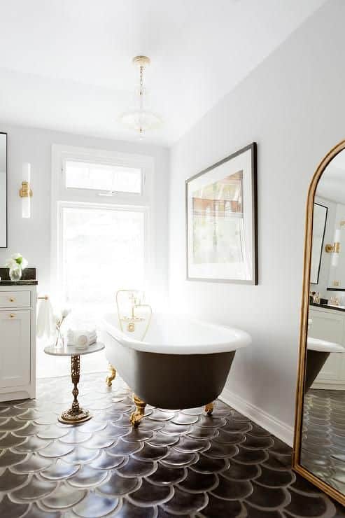 Mastering the Art of Bathroom Privacy: Clawfoot Tub Enclosures Explained