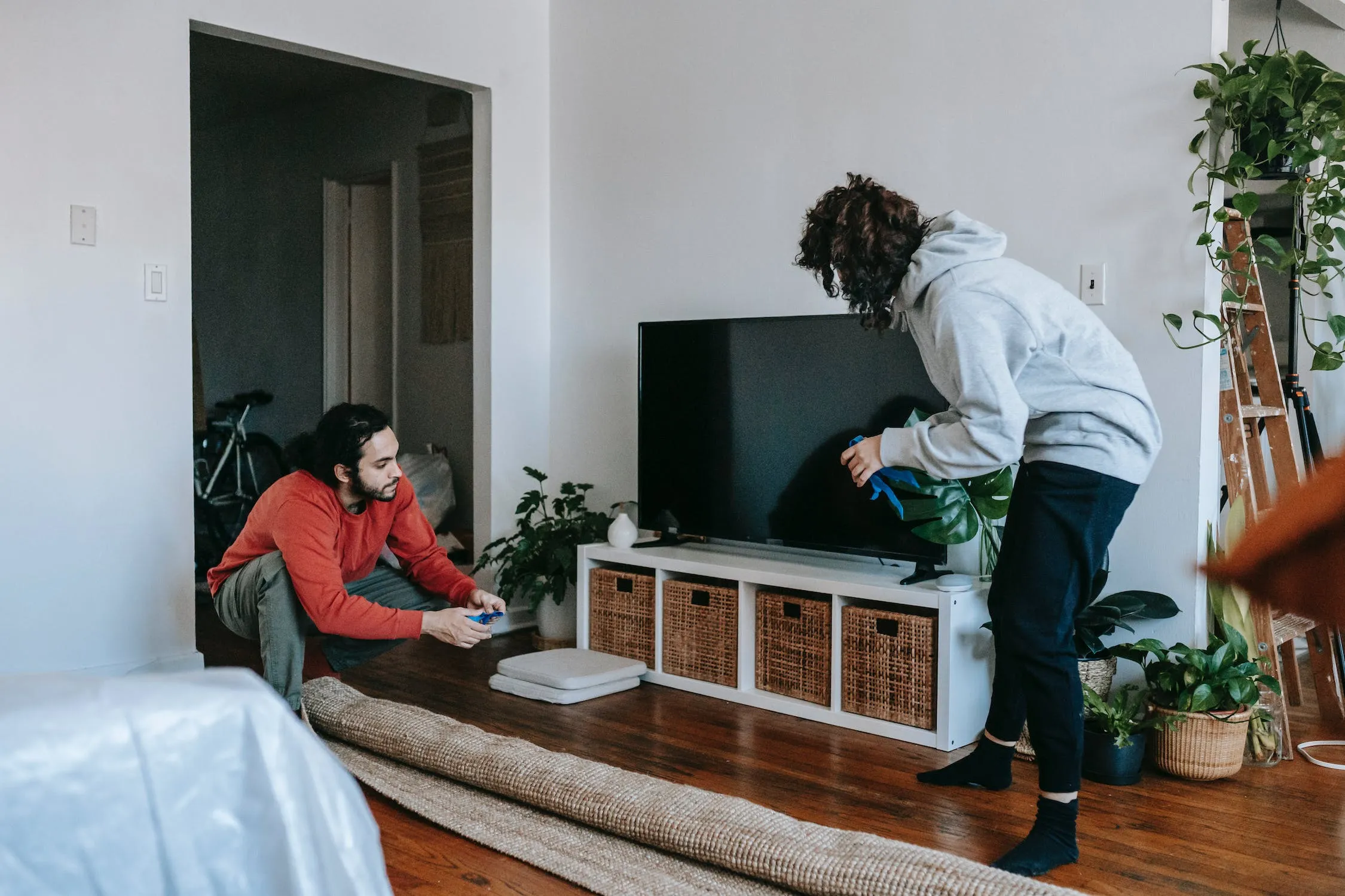 Exploring Options: Interior Decorators Near Me vs. The Online Interior Designer Experience