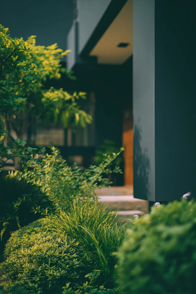 Simple Black Modern House Ideas to Refresh Your Home - photo 2
