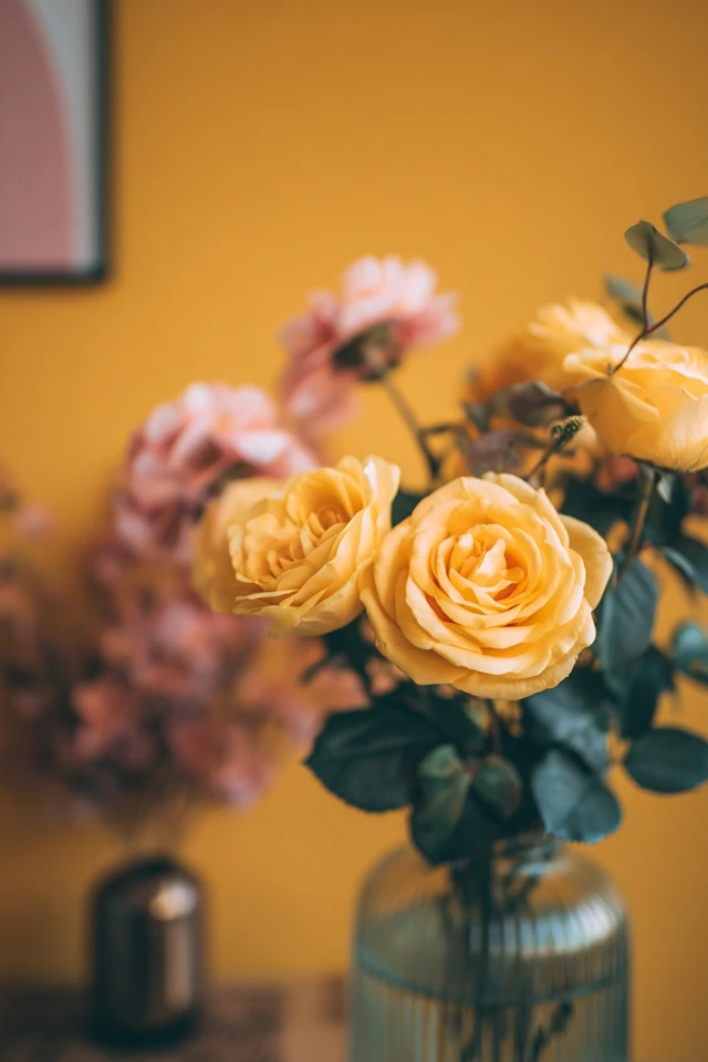 What Colors Go With Yellow Walls Styling Guide for a Warm, Inviting Home - photo 3