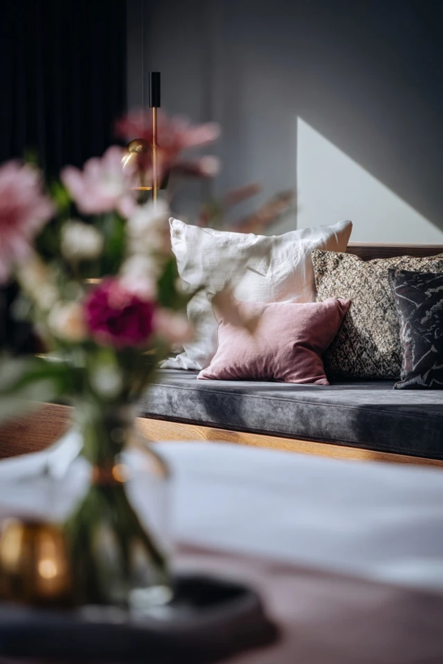 Beautiful Floating Bed Designs Ideas for a Stylish Home - photo 5